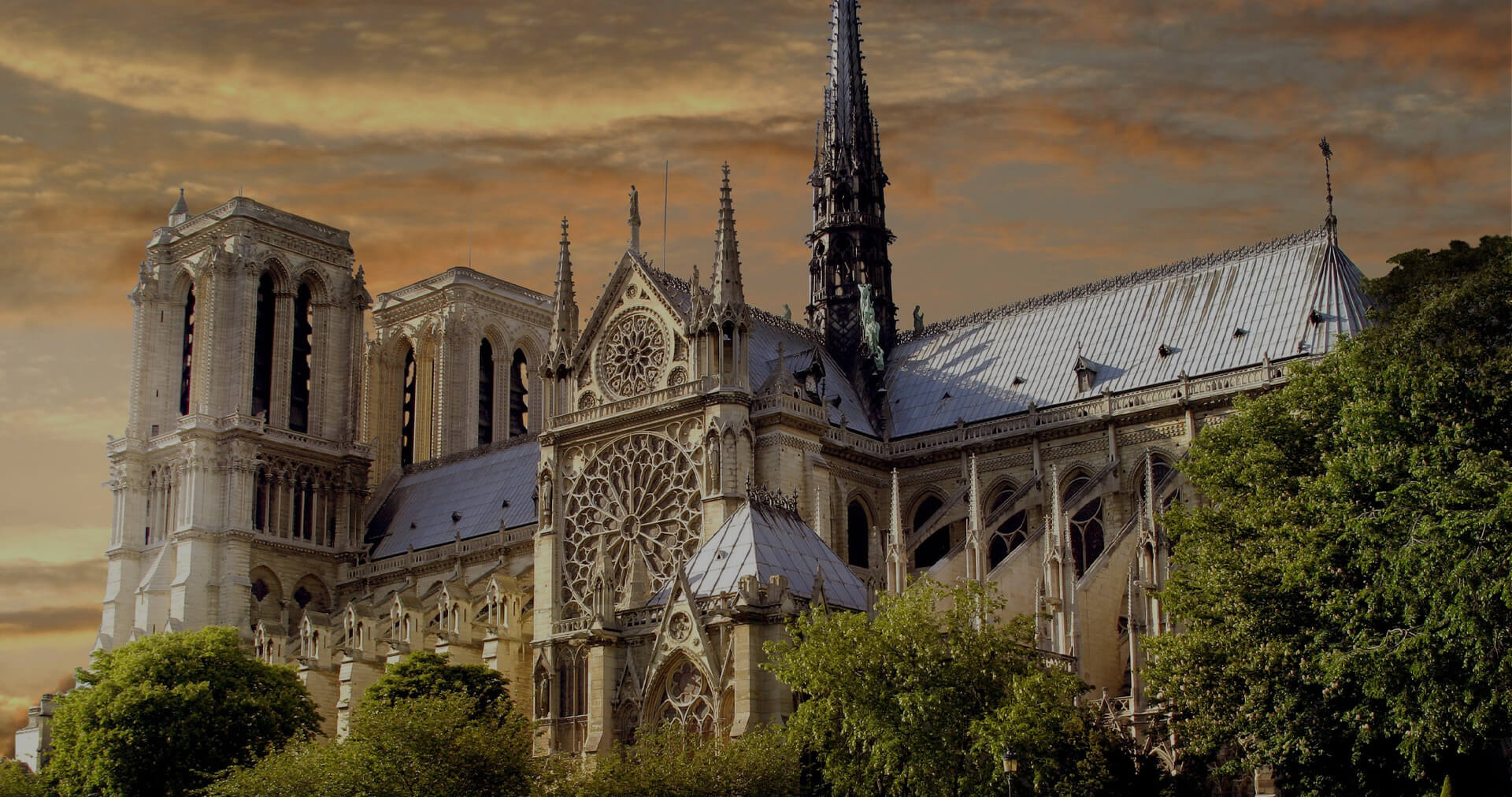 Menuisier Paris 4ᵉ : Le bois au fil de la lumière du Marais